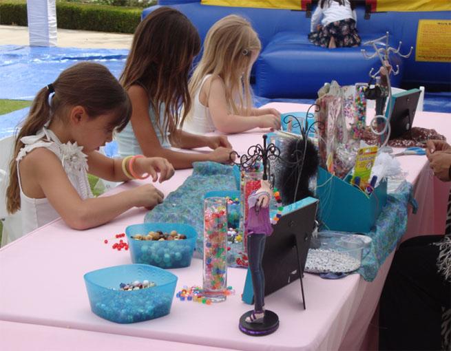 beads - Arts &amp; Crafts Stations